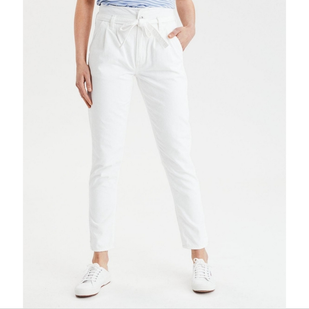American Eagle White Paperbag Mom Jean